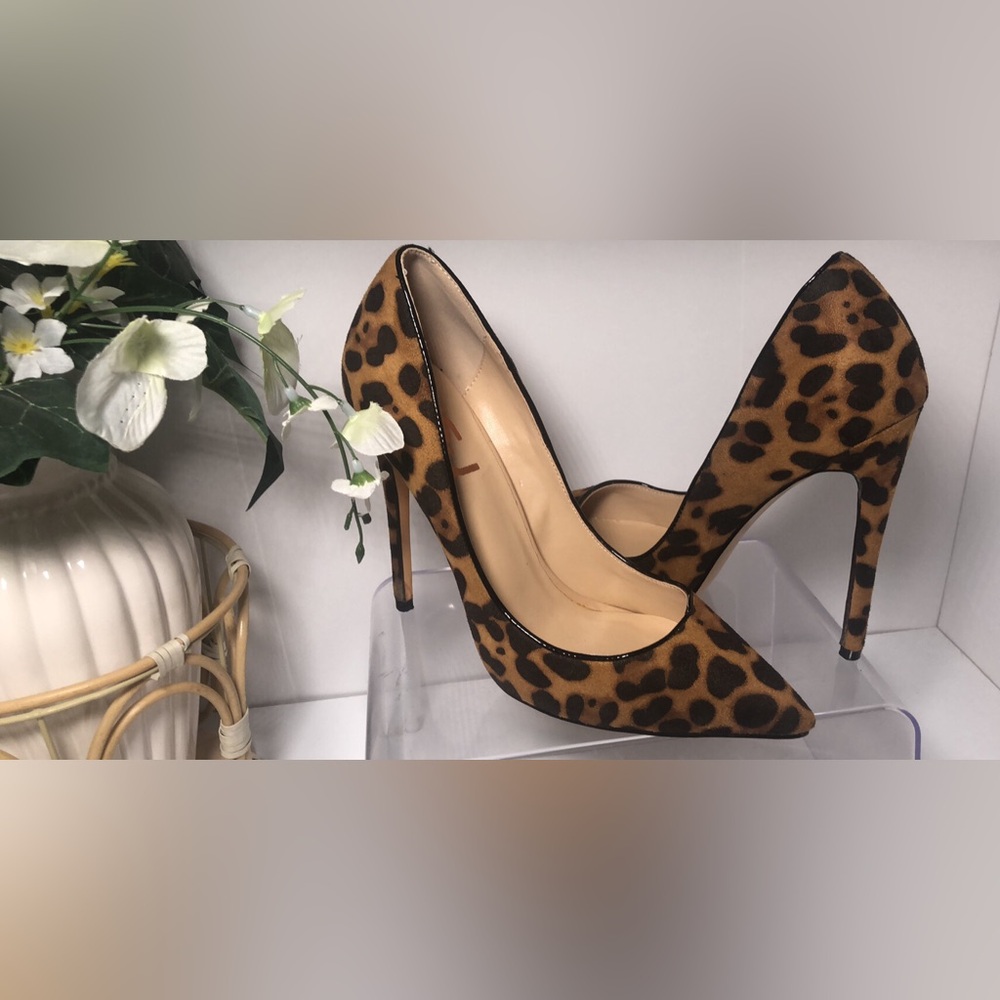 Woman’s F5J Leopard Print Stilettos